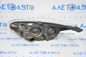 Farul dreapta față goală Ford Focus mk3 15-18 restilizat halogen, ușor zgâriat, a fost deschis