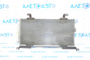 Radiatorul condensatorului de aer condiționat Subaru Outback 15-19 cu suporturi ruginite, defecte.