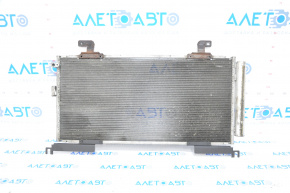 Radiatorul condensatorului de aer condiționat Subaru Outback 15-19 cu suporturi ruginite, defecte.