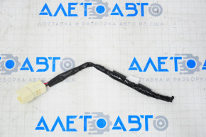 Caracteristica de conectare a lanternei exterioare aripioarei Subaru Outback 15-19.