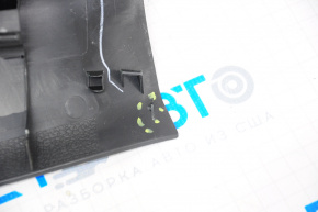 Capacul portbagajului superior al usii Subaru Outback 15-19 negru, mecanism de blocare rupt.