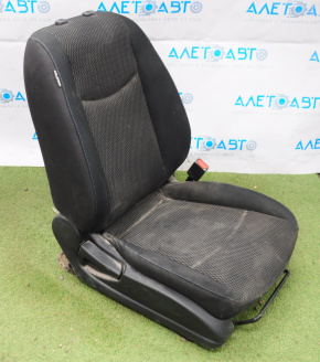 Scaun de pasager Nissan Leaf 13-17 fără airbag, manual, material textil negru, fără suport pentru cap, pentru curățare.