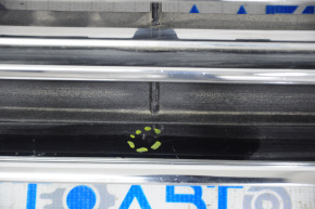 Решетка радиатора grill в сборе с обрамлением Ford Fusion mk5 13-16 с хромом, скол