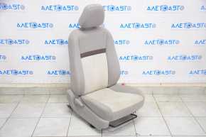 Scaunul pasagerului Toyota Camry v50 12-14 SUA fără airbag, manual, material textil gri, necesită curățare chimică.