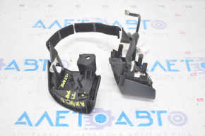 Butoanele de control de pe volanul Lexus RX400h 06-09 sunt negre, cu urme de uzură.