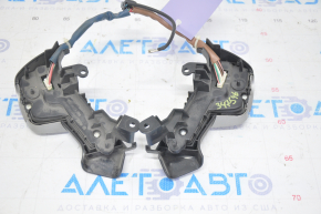 Butoanele de control de pe volanul Toyota Camry v50 12-14 usa LE, XLE tip 2, au uzuri pe butoane.