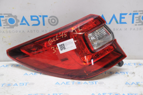 Lampa exterioară aripă stângă Subaru Outback 15-19 cu ciobitură la colț.