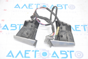 Butonul de control de pe volanul drept al Infiniti FX35 FX45 03-08 este uzat.