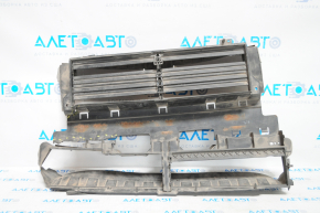 Jaluzelele deflectorului radiatorului asamblate pentru Ford Fusion mk5 13-16 lipsesc.