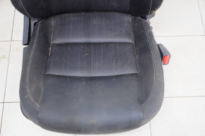 Scaun de pasager Nissan Altima 19- fără airbag, manual, material textil negru, nevoie de curățare.