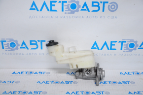 Cilindrul principal de frână cu rezervor Toyota Camry v55 15-17 SUA, fără piston.