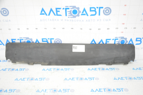 Deflectorul radiatorului de pe amplificatorul Audi Q5 8R 09-17 are prinderea ruptă