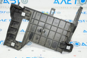 Suportul blocului ECU al calculatorului motorului Chrysler 200 15-17 are fixarea ruptă.