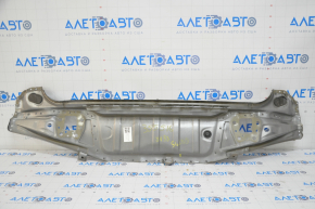 Panoul din spate al Subaru Outback 15-19, argintiu.