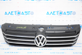 Решетка радиатора grill со значком VW Passat b7 12-15 USA надломана