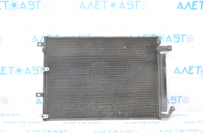 Radiatorul condensatorului de aer condiționat pentru Jeep Cherokee KL 14-18 este lovit.