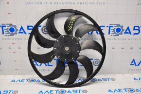 Paletele ventilatorului de răcire drept al Nissan Rogue 14-20 cu 9 palete, cu fisuri.