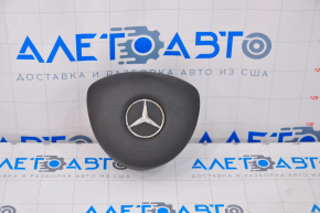 Airbag-ul din volanul șoferului pentru Mercedes CLA 16-19 are emblema decolorată.