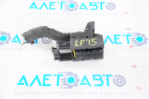 Modulul ECU al motorului Hyundai Sonata 15-17 cu un cip galben.