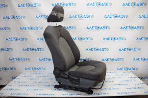 Scaun de pasager Toyota Camry v70 18- fără airbag, manual, material textil gri, nevoie de curățare chimică, cadru ruginit.