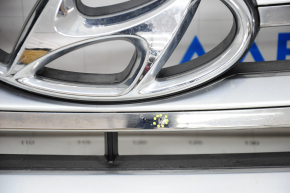 Решетка радиатора grill в сборе Hyundai Santa FE Sport 13-14 дорест, с эмблемой, полез хром