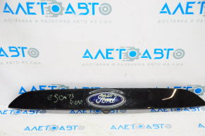 Moldura portbagajului cu emblema Ford Escape MK3 13-16, deasupra camerei, cu defect la emblema.