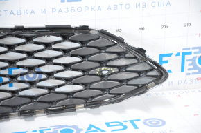Решетка радиатора Ford Focus mk3 15-18 рест хром обрамление надлом