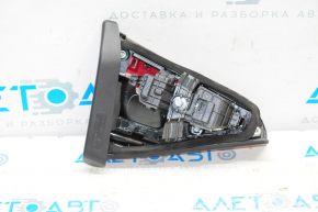 Lampa interioară pentru capacul portbagajului dreapta VW Passat b8 16-19 SUA, deschisă, cu fisuri