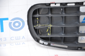 Нижняя решетка переднего бампера Mini Cooper Countryman R60 10-16 обломано крепление, примят, надрывы