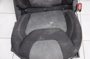 Scaun pasager Jeep Cherokee KL 14-18 fără airbag, manual, material textil negru cu inserții gri, necesită curățare chimică