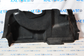 Capacul arcului stâng Ford Fusion mk5 13-20 are prinderea ruptă.