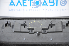 Capacul portbagajului Ford Fusion mk5 13-16 nu are fixare centrală