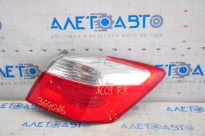 Lampa exterioară aripă dreapta Honda Accord 13-15 cu fisură pe sticlă.