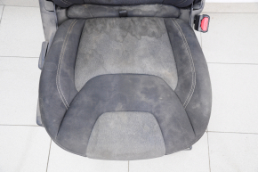 Scaun pasager Jeep Cherokee KL 14-18 fără airbag, mecanic, tapițerie textilă, negru cu inserții gri, necesită curățare chimică.