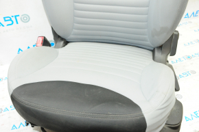 Водительское сидение Fiat 500L 14-16 без airbag, механич, ткань сер с черн вставками