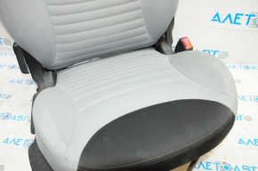 Scaun de pasager Fiat 500L 14- fără airbag, manual, material textil gri cu inserții negre, necesită curățare chimică