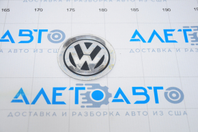 Capacul central al jantei VW Beetle 12-19 este uzat, zgâriat.