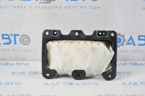 Airbag-ul pasagerului din bordul Ford Fiesta 11-19 este echipat cu un cartuș pirotehnic ruginit.