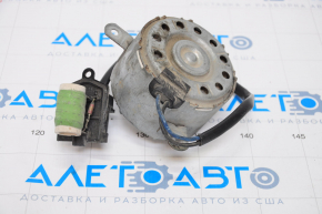 Motorul ventilatorului de răcire Jeep Grand Cherokee WK2 11-21 3.6 este mic