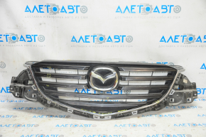 Решетка радиатора grill Mazda CX-5 15-16 в сборе со значком, трещина, слом креп, царапины, песок