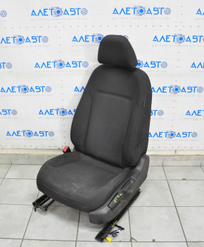 Scaun șofer VW Jetta 11-18 SUA fără airbag, manual, material textil negru, uzat, necesită curățare chimică.