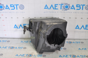 Corpul filtrului de aer Ford Focus mk3 11-18 2.0 este crăpat