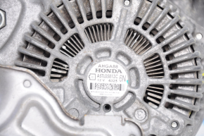 Generatorul Honda Accord 13-17 2.4 are o fisură în carcasă.