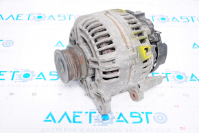 Generatorul VW Passat b7 12-15 USA 2.5 are un suport rupt, pentru piese de schimb.