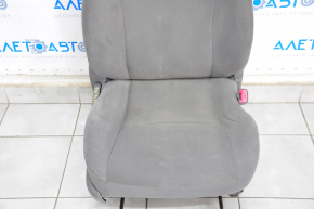 Scaun de pasager Toyota Prius 30 10-15 fără airbag, manual, din catifea, gri închis, necesită curățare chimică.