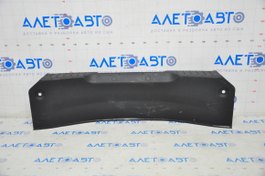 Capacul portbagajului Ford Focus mk3 11-18 4d, uzat, prindere ruptă.