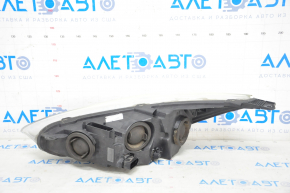 Far dreapta față goală Ford Focus mk3 15-18 restilizat, halogen, luminos, cu păianjen, necesită polizare, crom uzat, a fost deschisă