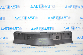 Capacul portbagajului Ford Focus mk3 11-18 5d este uzat.