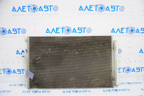 Radiatorul condensatorului de aer condiționat Hyundai Santa FE Sport 13-18 2.4 este lovit.