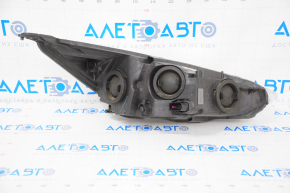 Far stânga față goală Ford Focus mk3 15-18 restilizat, halogen, luminoasă, pentru polizare.